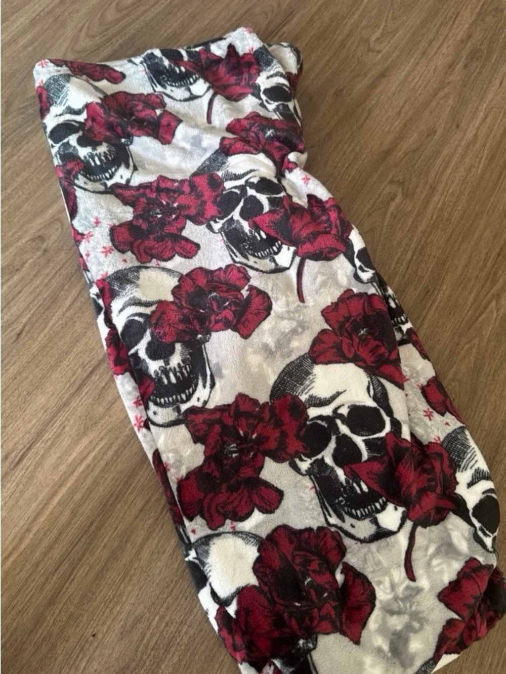 Halloween Skull & roses throw blanket new